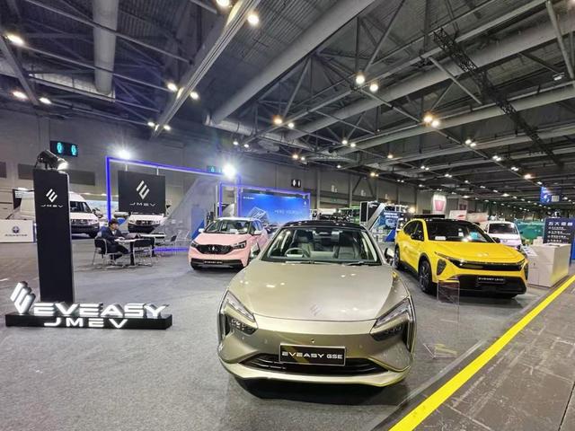 江鈴集團新能源攜四款車型亮相香港車展，國際化布局成果顯著-有駕