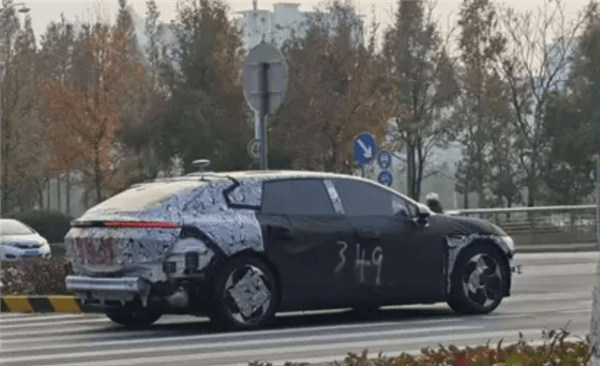 獵裝設(shè)計更純正！極氪007獵裝車路試諜照曝光：明年上市