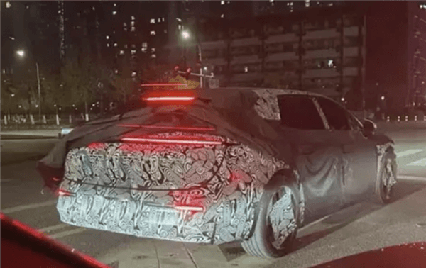 獵裝設(shè)計更純正！極氪007獵裝車路試諜照曝光：明年上市