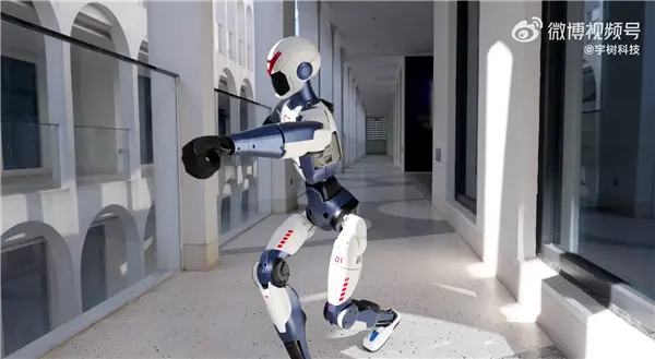 網友質疑機器人跳舞、拳擊沒用 宇樹科技創始人王興興回應 網友質疑機器人跳舞、拳擊沒用 宇樹科技創始人王興興回應