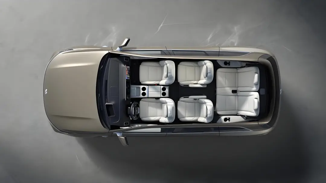 理想十周年,變陣先變?nèi)?" alt="理想十周年,變陣先變?nèi)? data-lazyload="https://x0.ifengimg.com/ucms/2025_31/4F469ED7684A04D301D8CD3E4ADF1C26933C1FDA_size333_w1080_h607.png" /></p>
<p>李想顯然意識到了靠車本身不可能守住。2023年底,理想宣布從智能電動車企業(yè)升級為人工智能企業(yè),VLA架構、無圖NOA、MindGPT大模型接連上車。但AI的落地漫長且燒錢,那一年的理想研發(fā)占比僅8.5%,遠低于蔚來的22%、小鵬的19%;要想在兩年內(nèi)追上,需要的不只是最充裕的現(xiàn)金儲備,更是把AI能力變成用戶每天離不開的生態(tài)。</p>
<p>然而,眼下最焦灼的戰(zhàn)役仍在純電戰(zhàn)場。MEGA的挫折揭示出一個冰冷的現(xiàn)實,那就是當失去增程技術光環(huán),純電市場的較量更考驗系統(tǒng)韌性。</p>
<p>理想的選擇表現(xiàn)出其戰(zhàn)略定力,在2500座超充站建成前,控制純電車型投放節(jié)奏;i8延續(xù)了MEGA飽受爭議的外觀設計,以換取低風阻下的長續(xù)航;將VLA多模態(tài)交互植入純電車型,實現(xiàn)聲紋識別、兒童情緒監(jiān)測等獨家功能。不過,民生證券仍直接指出,2025年理想凈利潤增長25.9%的前提是,i系列必須在高端純電市場殺出血路。</p>
<p class="detailPic"><img class="" src="http://www.bdsimu.com//uploads/image/2025/0801/1015022A19.jpg" title= 理想十周年,變陣先變?nèi)? data-lazyload=