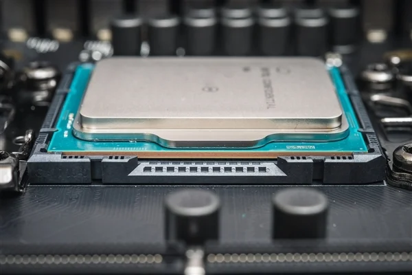 被約談后中國廠商能多買華為嗎?英偉達尚未拿到H20許可證:美國商務部積壓案件多 被約談后中國廠商能多買華為嗎!英偉達尚未拿到H20許可證:美國商務部積壓案件多