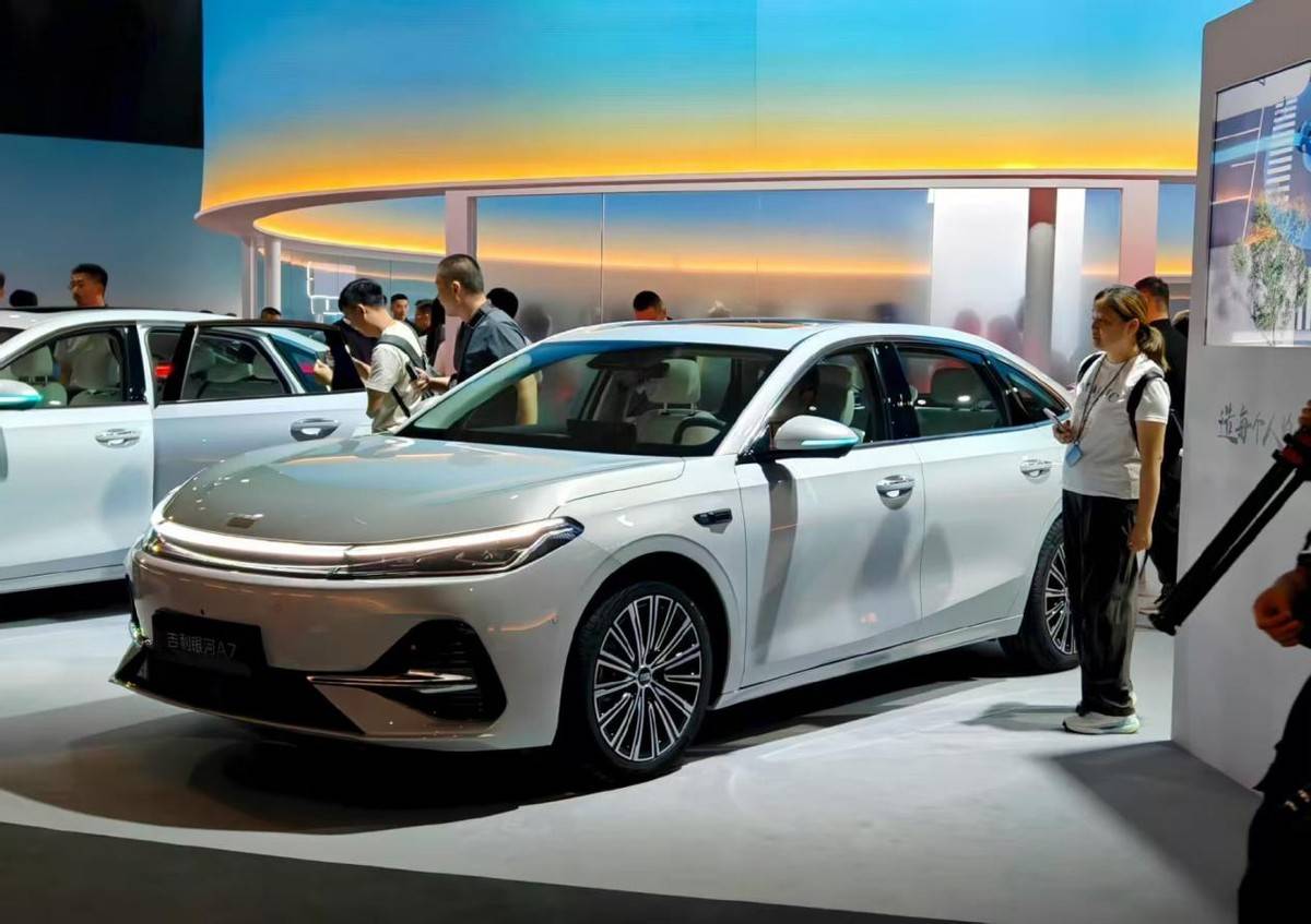 軸距越級,價格屠夫,吉利銀河A7售價8.98萬元