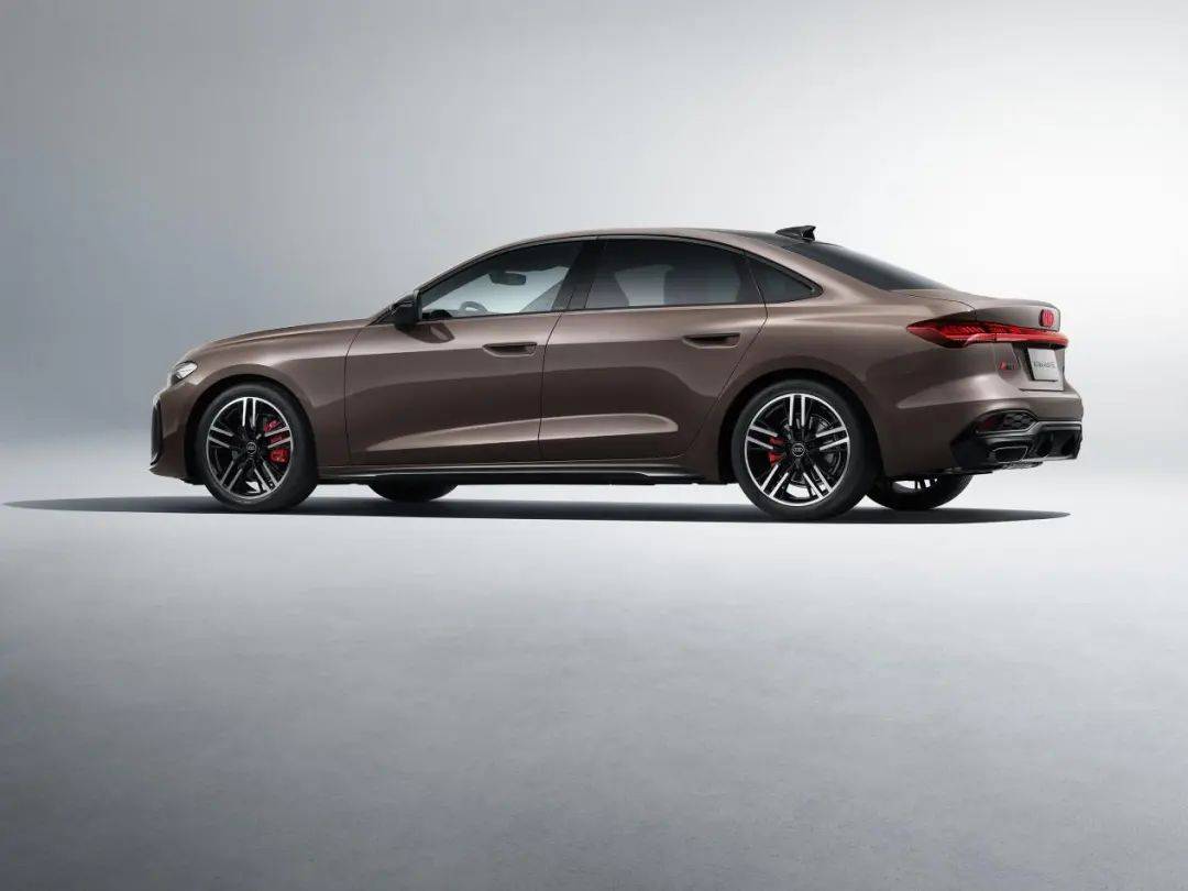 保姆級攻略!起步價相差2萬多,南北奧迪A5L該選誰?