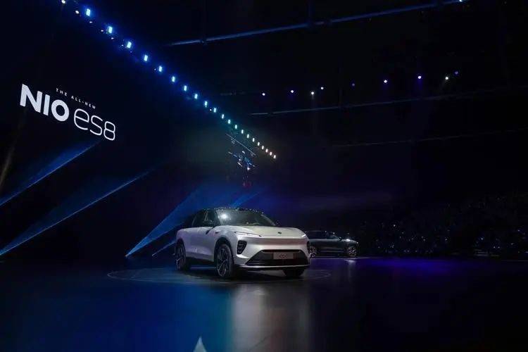 迎接第三代ES8重磅上市,800名豪華車銷售精英“倒戈”蔚來