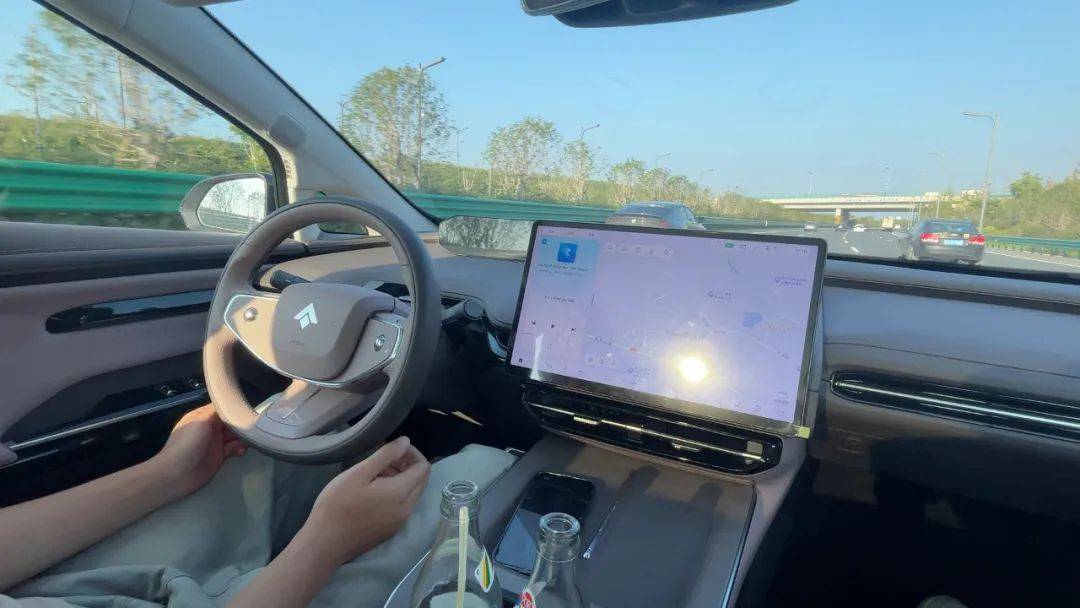 華為傻眼了 首張L3級牌照發給了A8增程版