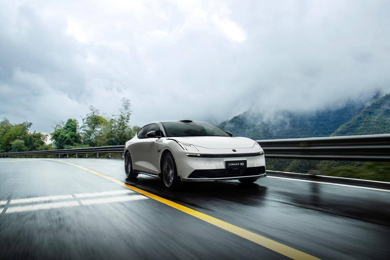 星睿AI云動(dòng)力2.0加持 領(lǐng)克10 EM-P預(yù)售19.2萬(wàn)起