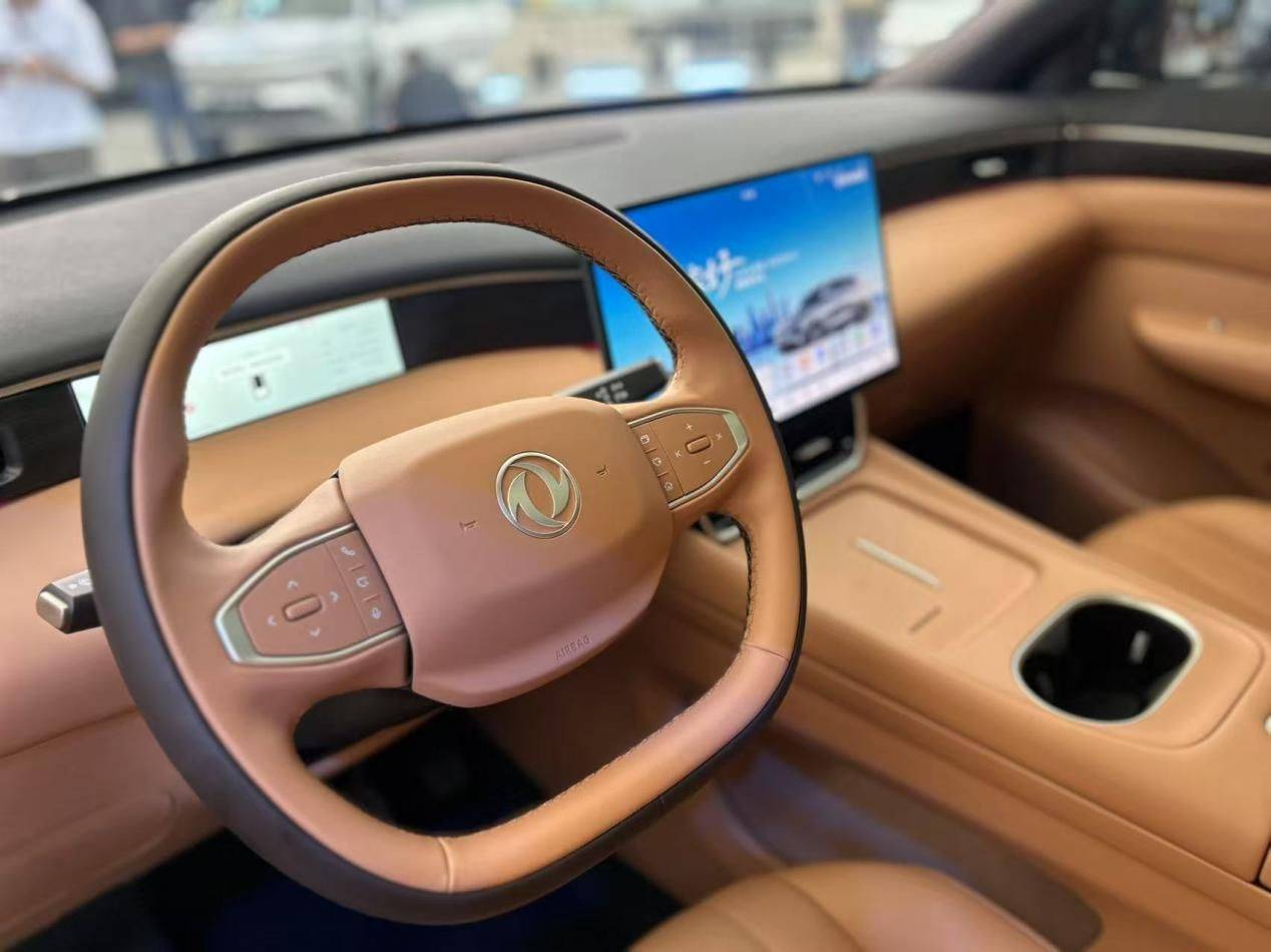 東風風神L8預售價12.99萬起:舒適牌能否撼動混動SUV市場格局?