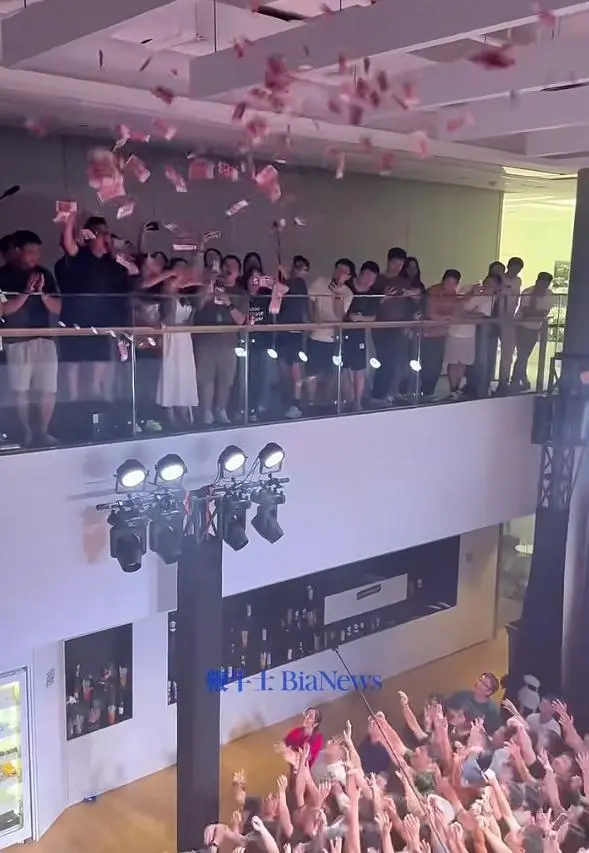 影石創新回應創始人向員工撒錢:老板自掏腰包參與團建互動 微信圖片_2025-08-16_073415_756.png