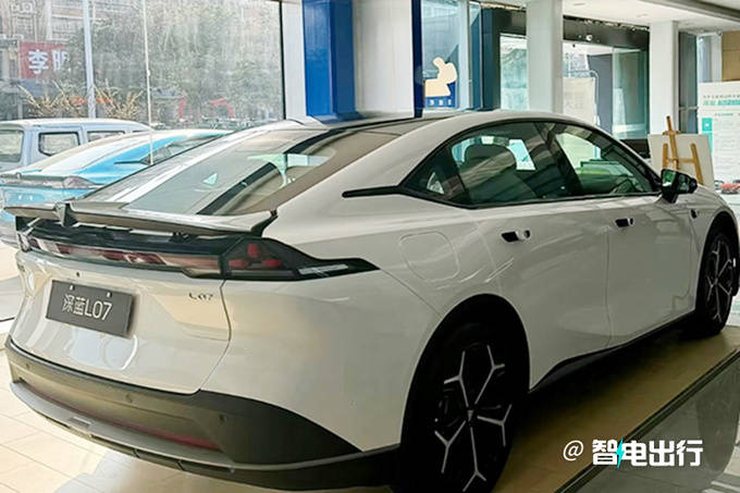 深藍新L07限時13.59萬起!動力更強,還標配華為智駕