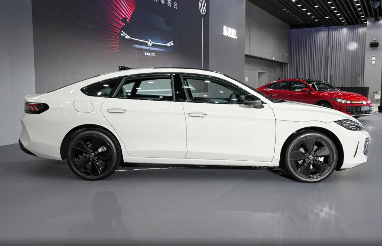 13萬(wàn)級(jí)凌渡GTS對(duì)比20萬(wàn)級(jí)高爾夫GTi,上汽大眾比一汽良心嗎?