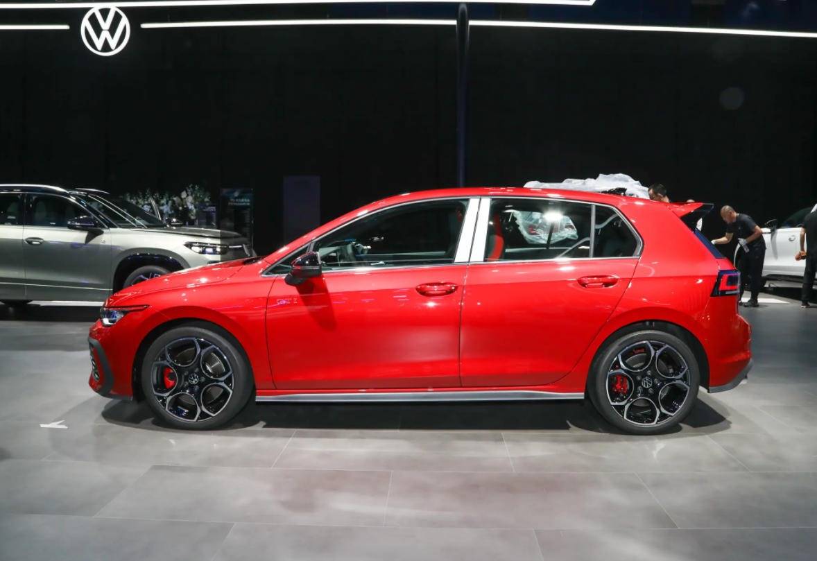 13萬(wàn)級(jí)凌渡GTS對(duì)比20萬(wàn)級(jí)高爾夫GTi,上汽大眾比一汽良心嗎?