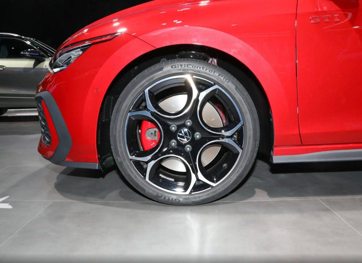 13萬(wàn)級(jí)凌渡GTS對(duì)比20萬(wàn)級(jí)高爾夫GTi,上汽大眾比一汽良心嗎?