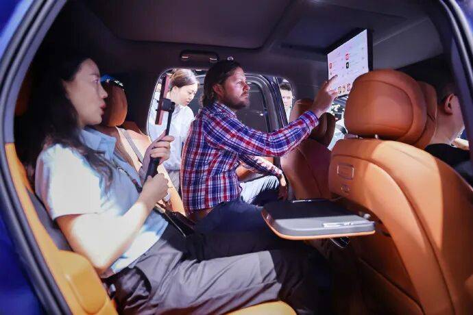 價格相差10萬 全新問界M7比M8少了啥