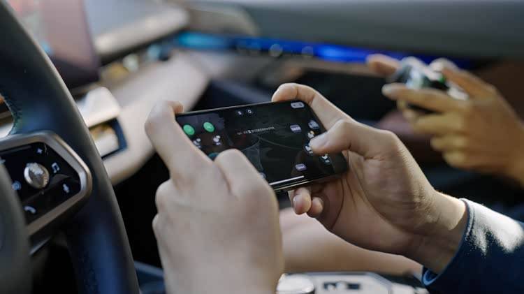 BMW智能座艙再進化:DeepSeek大模型“上車”讓車機學會共情