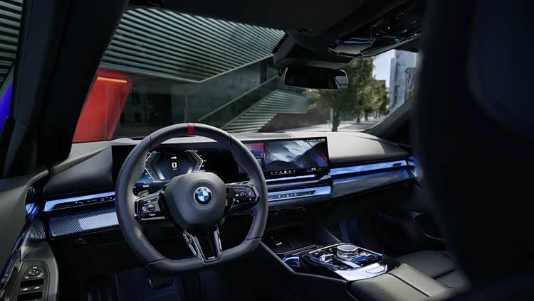 BMW智能座艙再進化:DeepSeek大模型“上車”讓車機學會共情