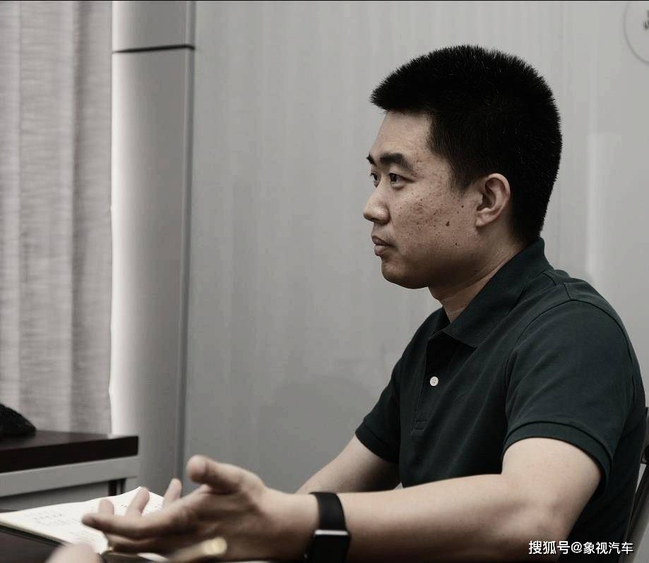 李想成2025年最慘的人?理想銷量崩盤,護城河垮塌