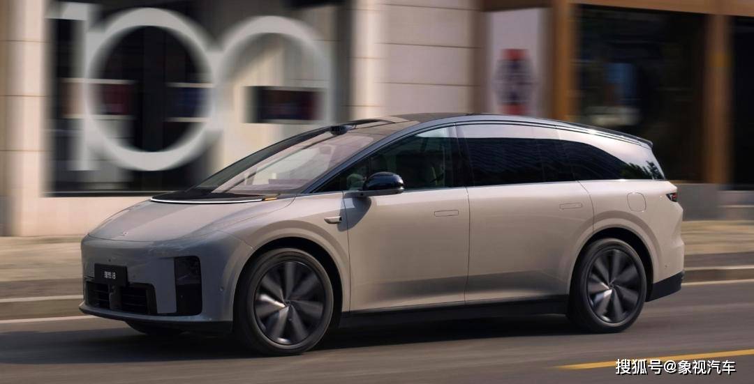 李想成2025年最慘的人?理想銷量崩盤,護城河垮塌