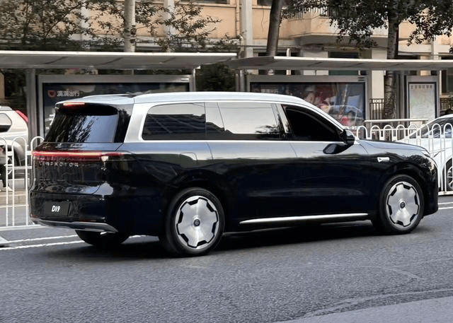 零跑D19外觀曝光,大餅輪圈,全新動力技術